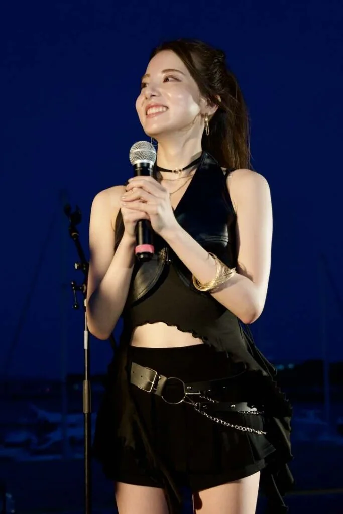 sis in Atami, Part 2: Evening Falls on the Same Stage