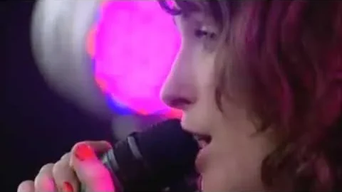 Röyksopp 「What Else Is There?」에 떠도는 보이지 않는 목소리