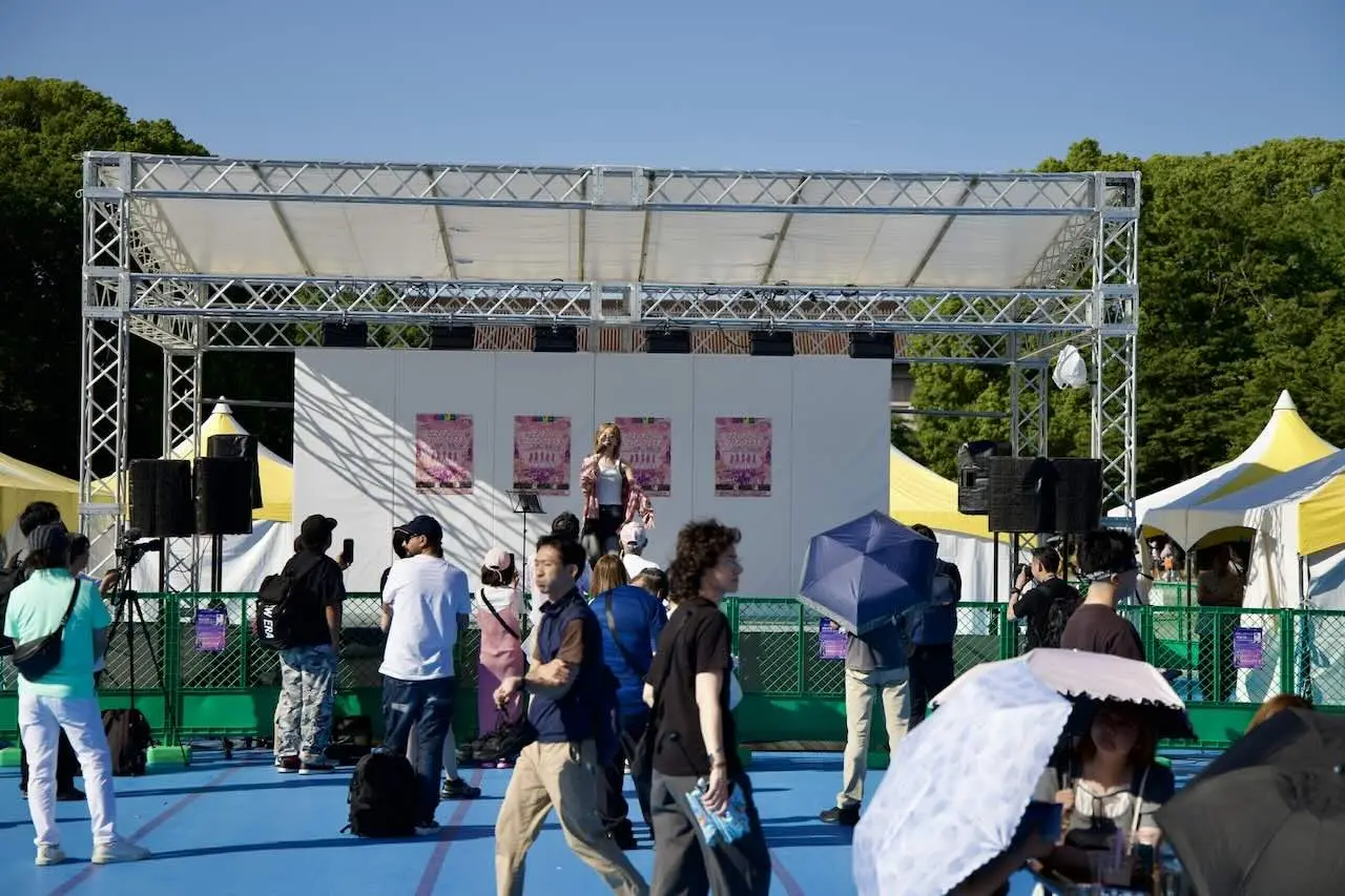 The outdoor stage and audience at Ueno Park’s Fountain Square on the festival’s second day