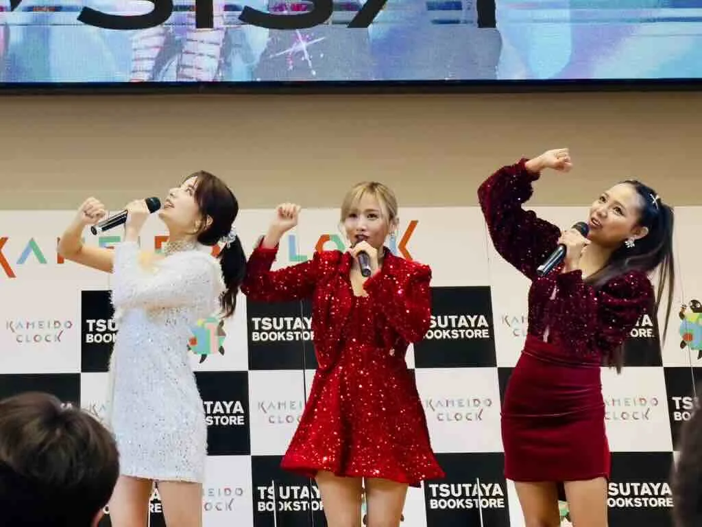 sis performing a mini live at Tokyo’s Kameido Clock