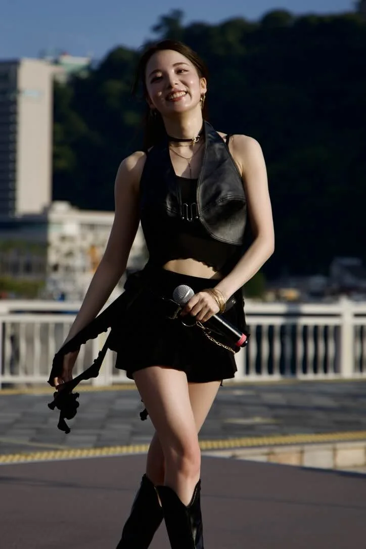 sis in Atami, Part 1: Thirty Minutes Between the Sea and Summer Light
