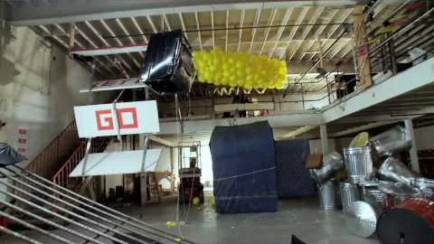 OK Go ‘This Too Shall Pass’, 다음 장면을 기다리게 하는 기계