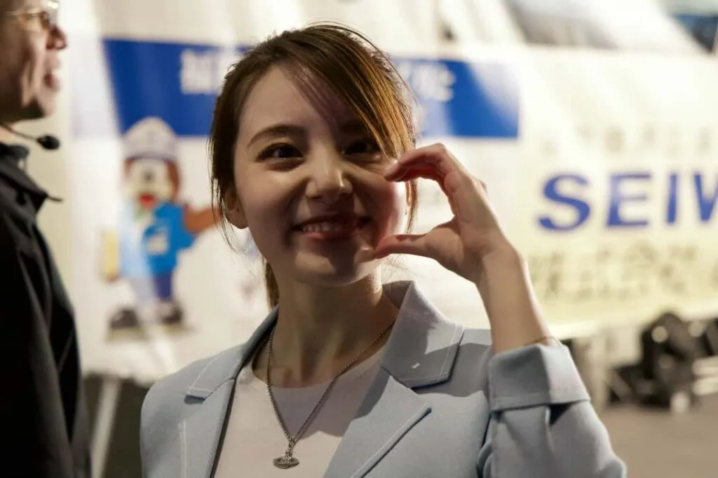 후쿠오카 라이온스 사쿠라 페스타 2026, 카노우 미유 라이브 주목…하카타역 광장 수놓은 봄 축제의 밤 · 원문 수록 현장 사진