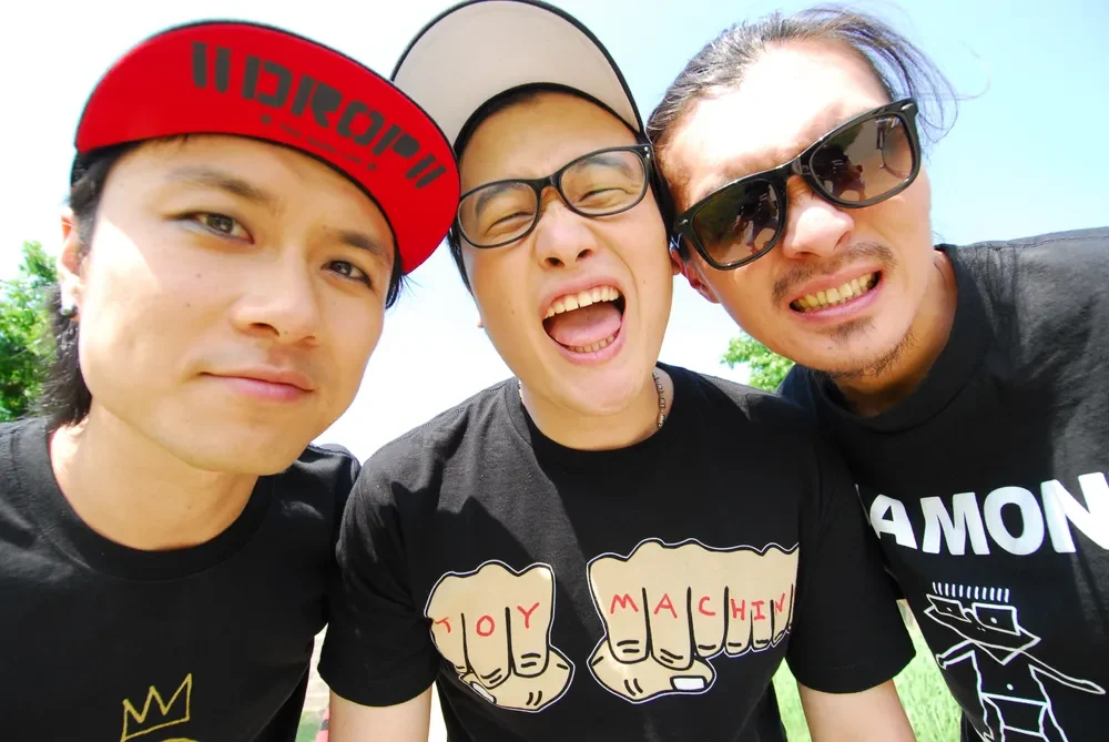 Yellow Monsters: A Mosh Pit Opens at Hongdae’s Sangsangmadang