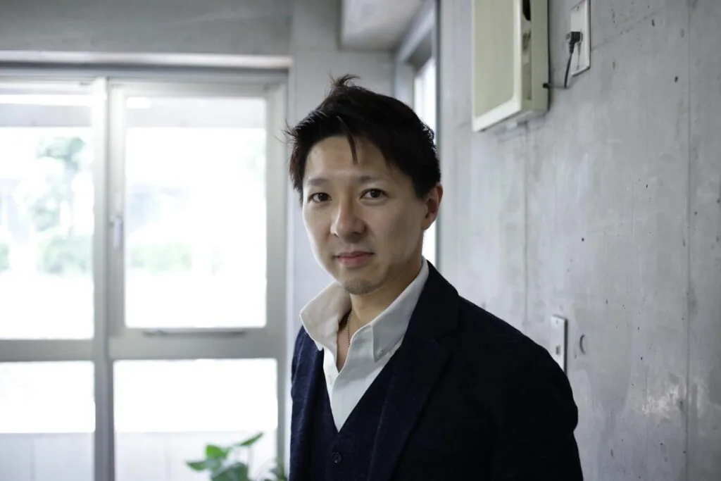 Nobuaki Okamoto: Connecting Songs and Audiences from Beside the Stage